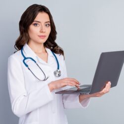 Kiedy warto zdecydować się na teleporadę, a kiedy konieczna jest wizyta u lekarza?